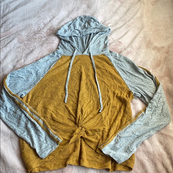 sweater - Picture 1 of 2